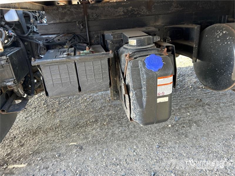 Hino 195 Camiones caja cerrada
