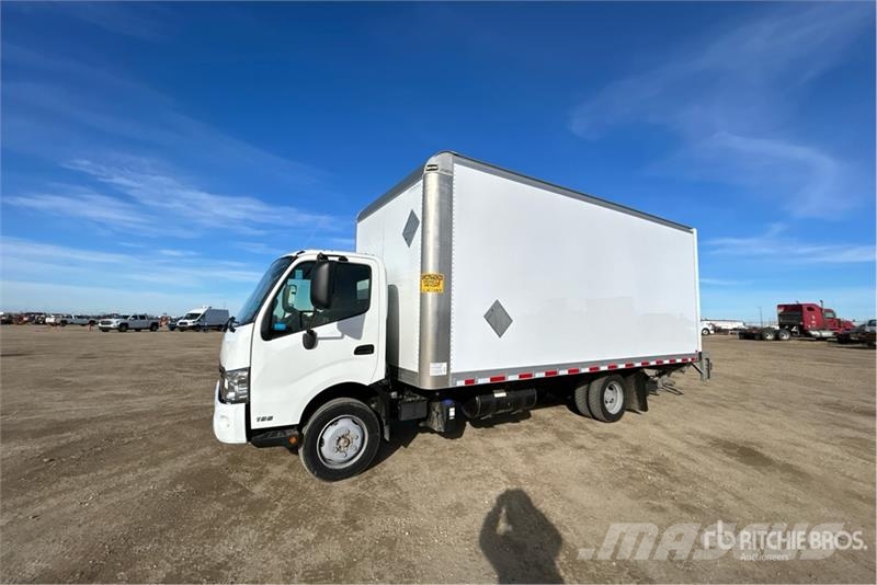 Hino 195 Camiones caja cerrada