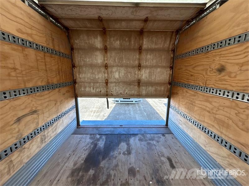 Hino 195 Camiones caja cerrada