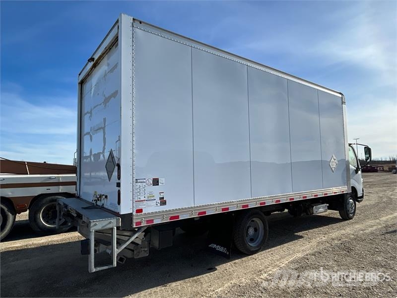 Hino 195 Camiones caja cerrada