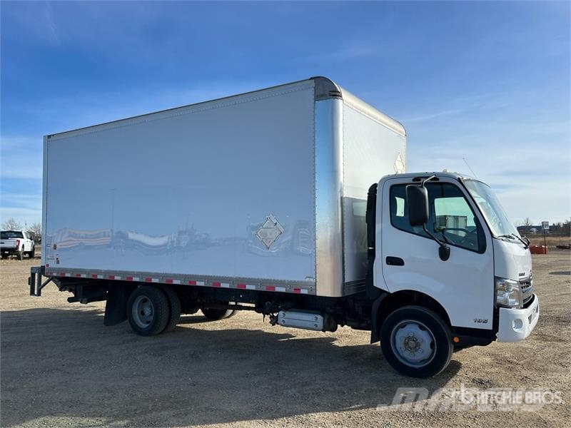 Hino 195 Camiones caja cerrada
