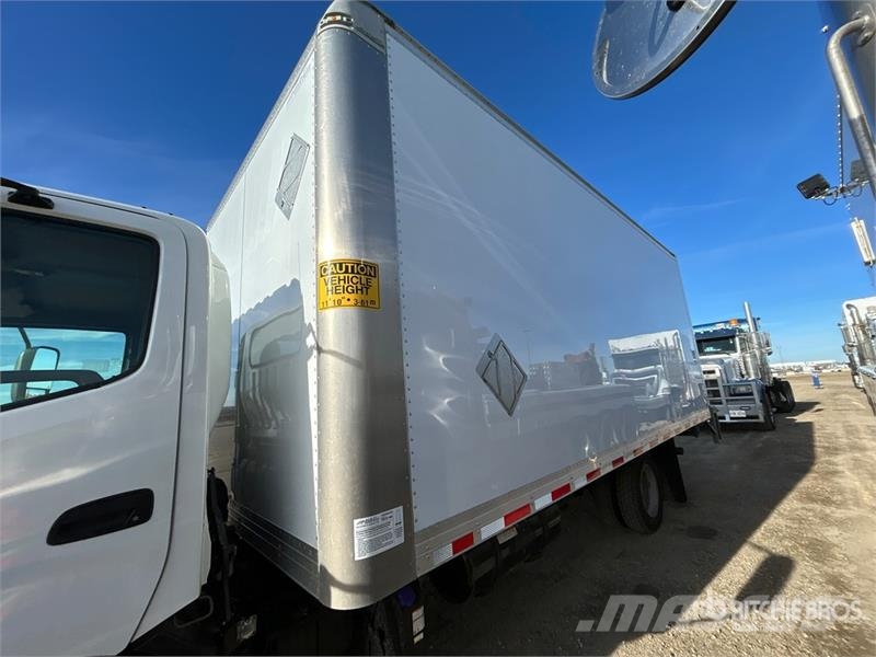 Hino 195 Camiones caja cerrada