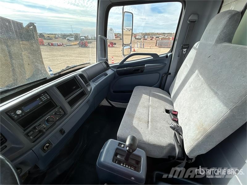 Hino 308 Bakwagens met gesloten opbouw