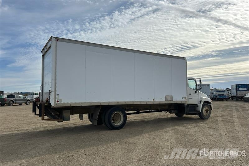 Hino 308 Bakwagens met gesloten opbouw