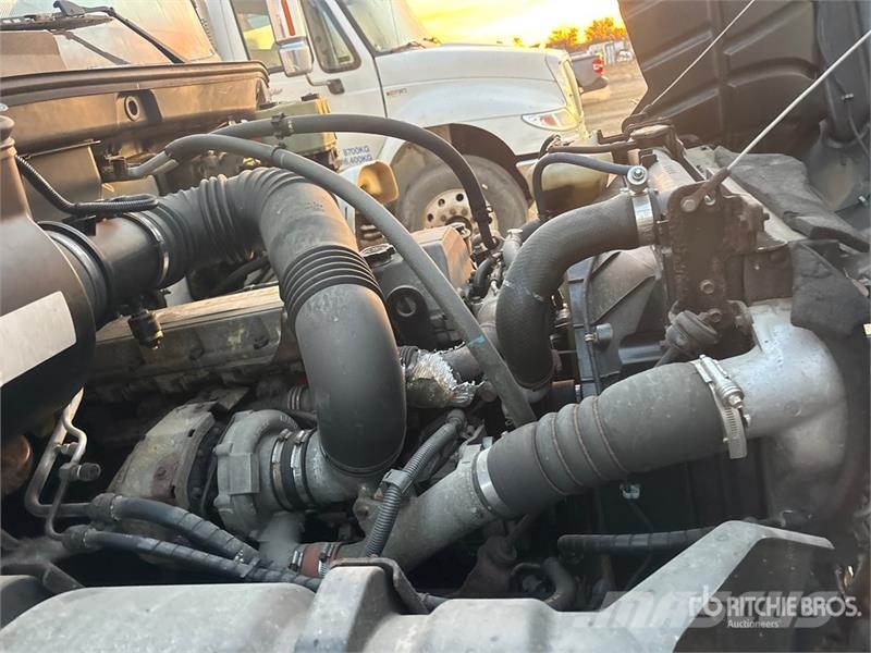 Hino 308 شاحنات ذات هيكل صندوقي