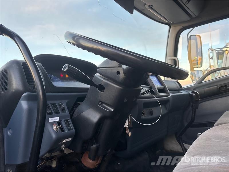 Hino 308 شاحنات ذات هيكل صندوقي