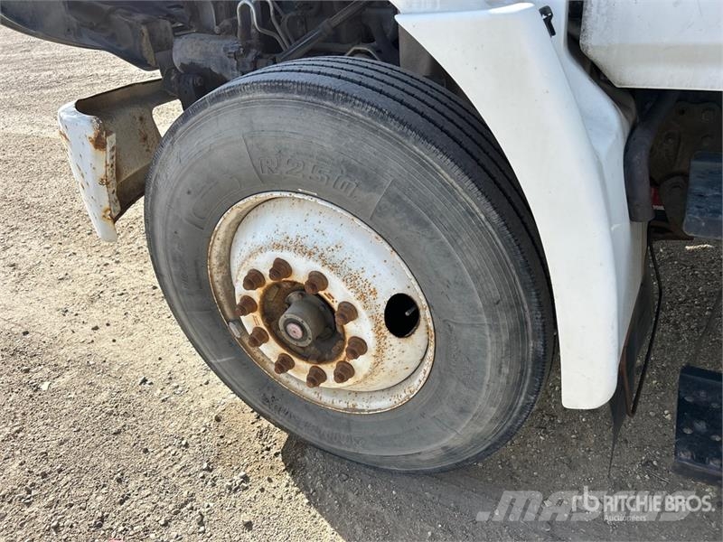 Hino 308 Bakwagens met gesloten opbouw