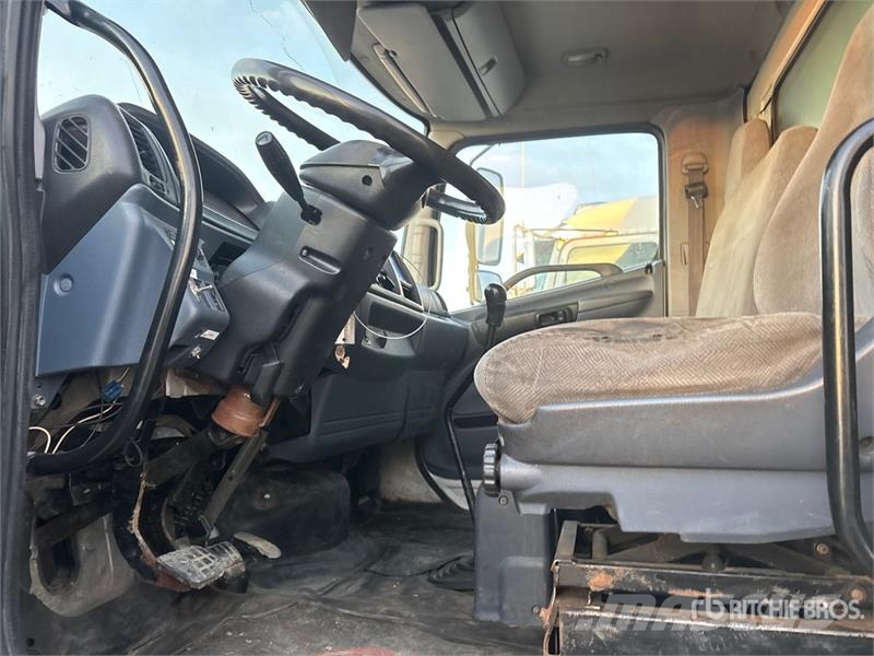 Hino 308 شاحنات ذات هيكل صندوقي