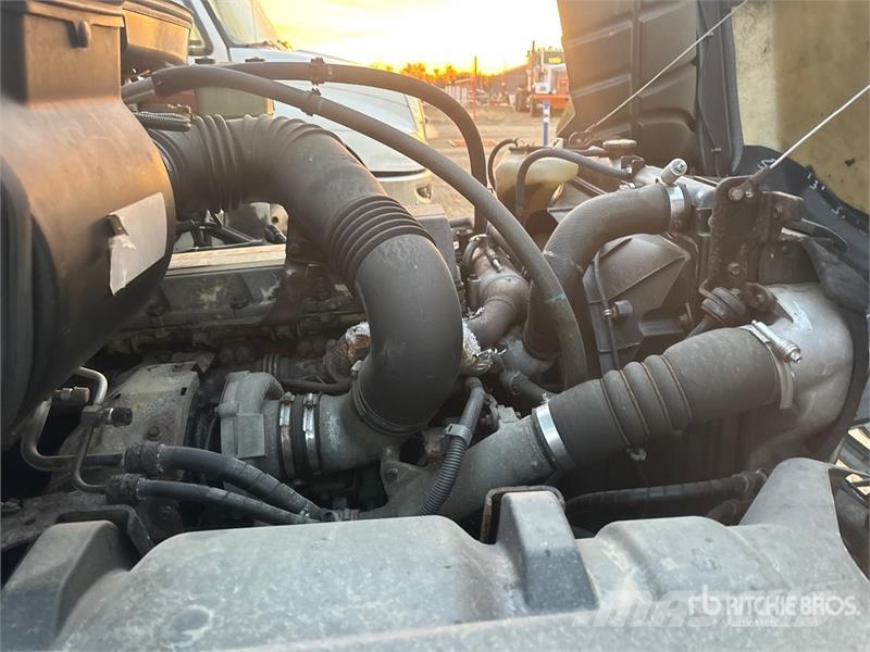 Hino 308 شاحنات ذات هيكل صندوقي