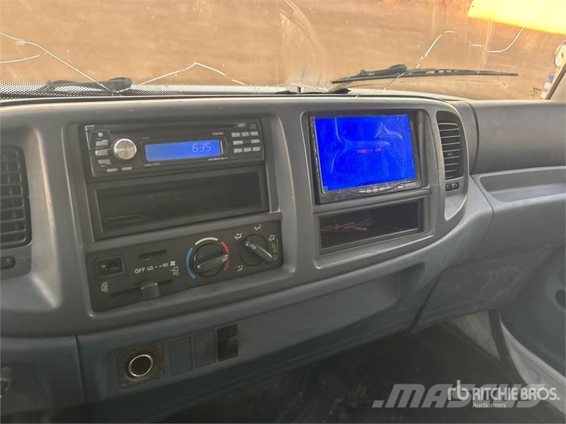 Hino 308 شاحنات ذات هيكل صندوقي