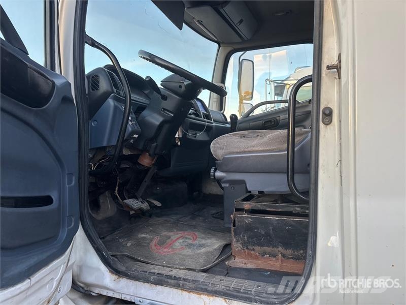 Hino 308 شاحنات ذات هيكل صندوقي