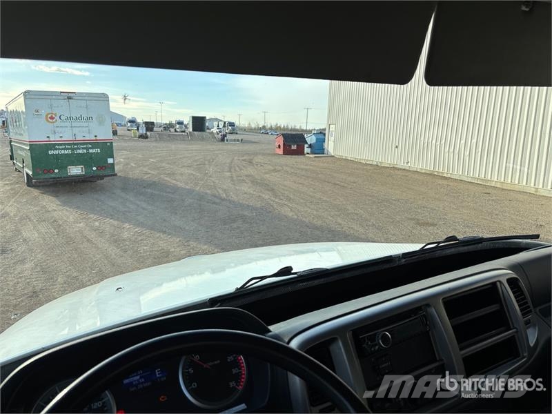 Hino 338 4x2 Van Truck Грузовики-Фургоны