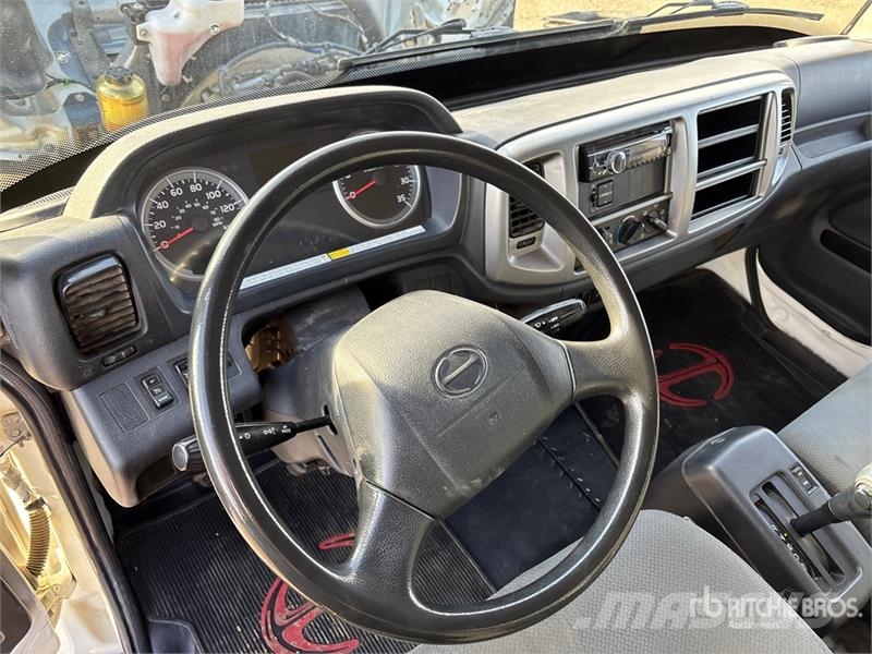 Hino 338 4x2 Van Truck Грузовики-Фургоны