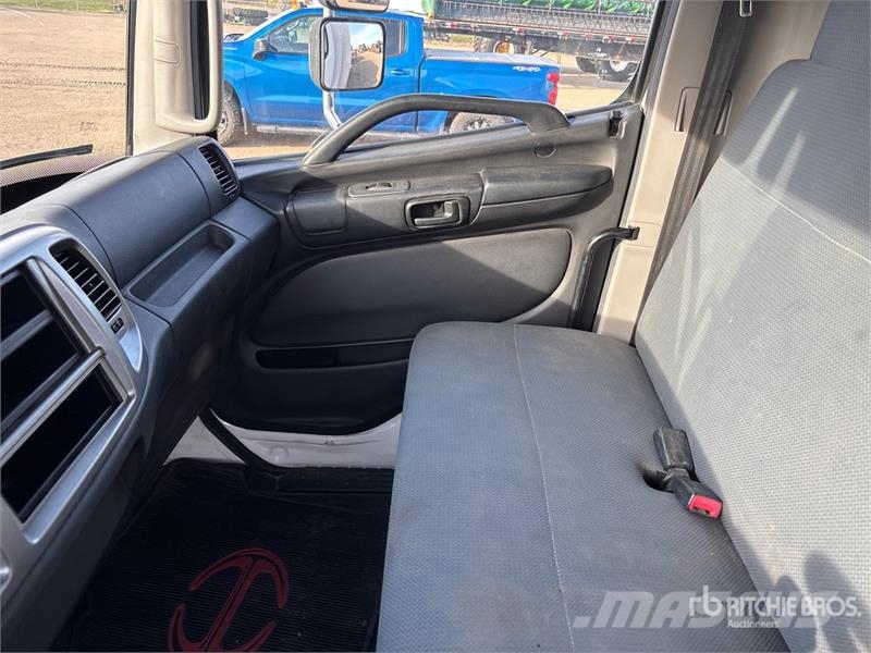 Hino 338 4x2 Van Truck Грузовики-Фургоны