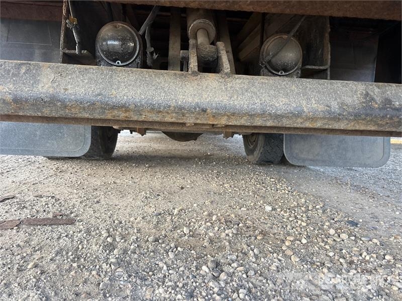 Hino FB1817 شاحنات ذات هيكل صندوقي