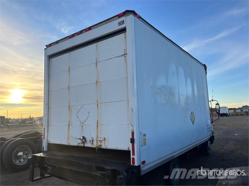 Hino FB1817 شاحنات ذات هيكل صندوقي