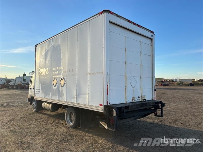 Hino FB1817 شاحنات ذات هيكل صندوقي
