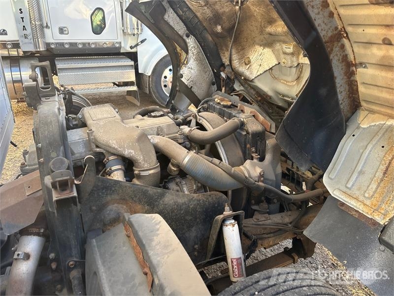 Hino FB1817 شاحنات ذات هيكل صندوقي