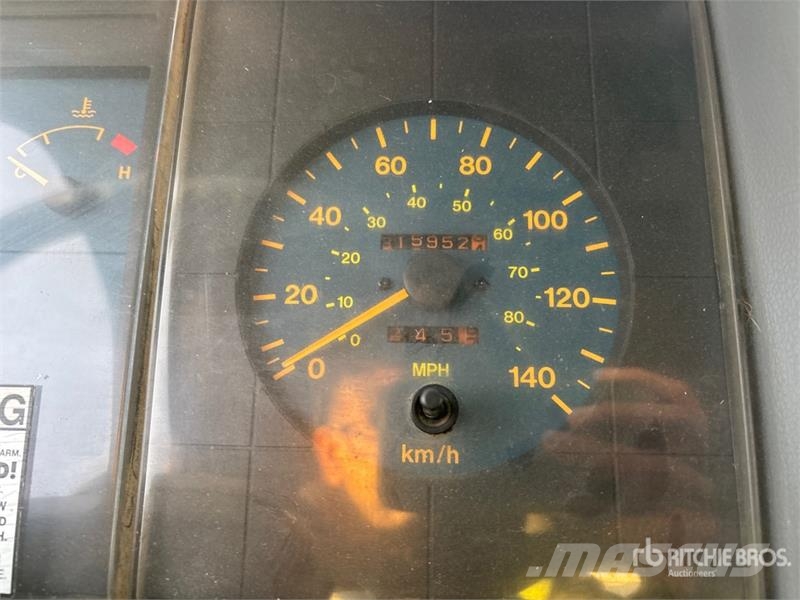 Hino FB1817 شاحنات ذات هيكل صندوقي
