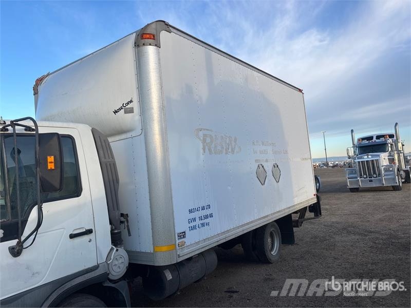 Hino FB1817 شاحنات ذات هيكل صندوقي