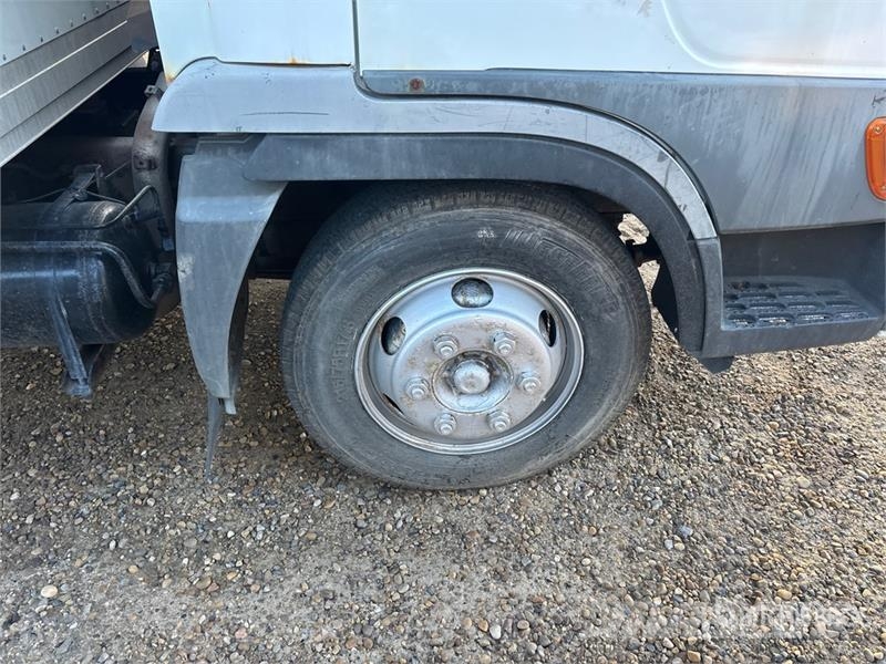 Hino FB1817 شاحنات ذات هيكل صندوقي