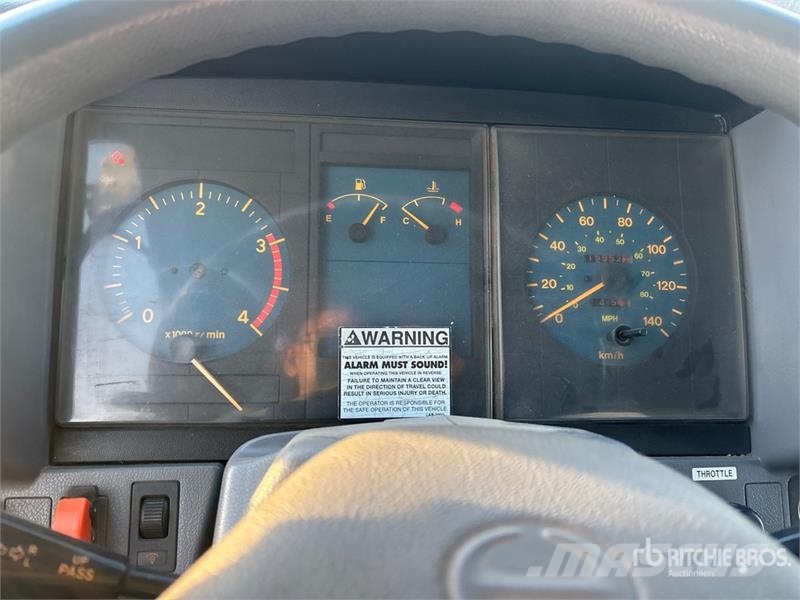 Hino FB1817 شاحنات ذات هيكل صندوقي