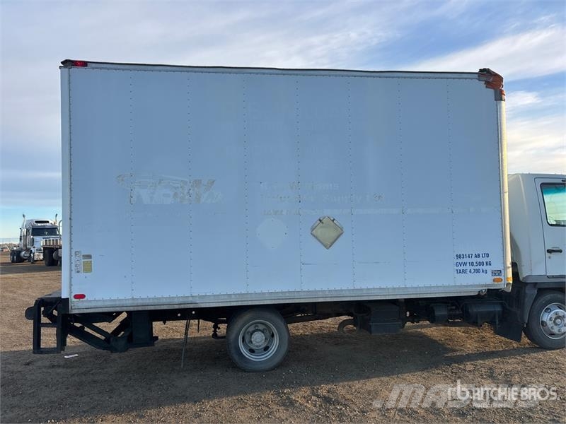 Hino FB1817 شاحنات ذات هيكل صندوقي