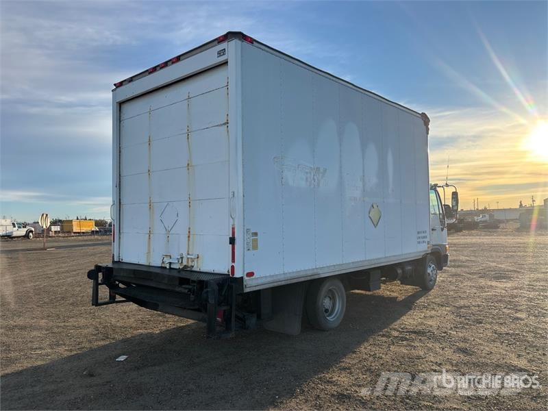 Hino FB1817 شاحنات ذات هيكل صندوقي