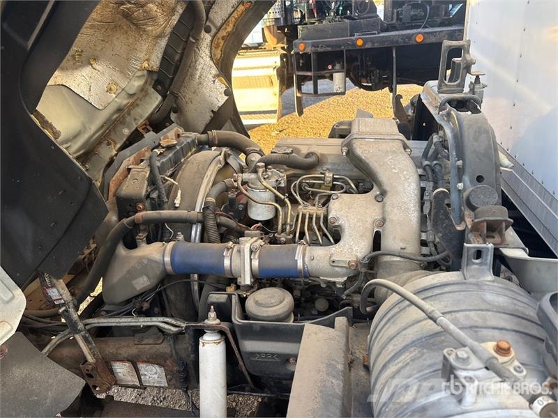 Hino FB1817 شاحنات ذات هيكل صندوقي