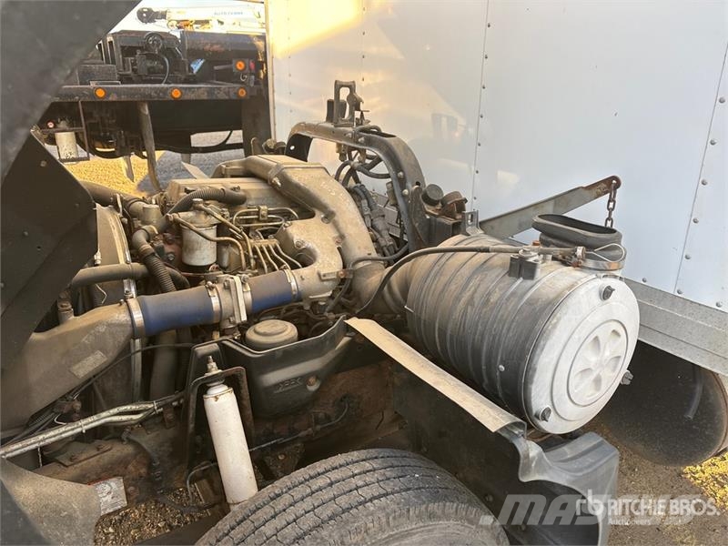 Hino FB1817 شاحنات ذات هيكل صندوقي