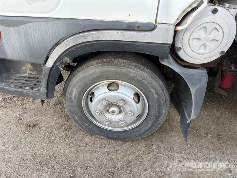 Hino FB1817 شاحنات ذات هيكل صندوقي