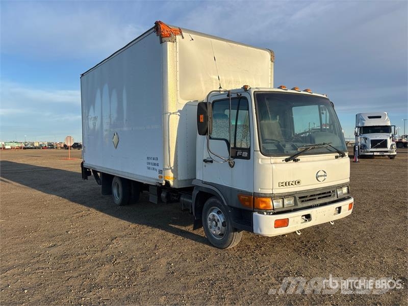 Hino FB1817 شاحنات ذات هيكل صندوقي