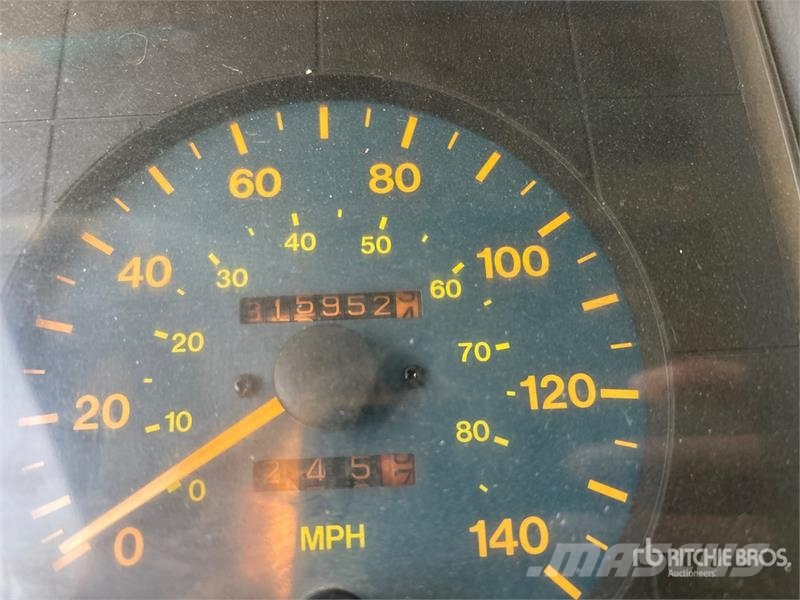 Hino FB1817 شاحنات ذات هيكل صندوقي