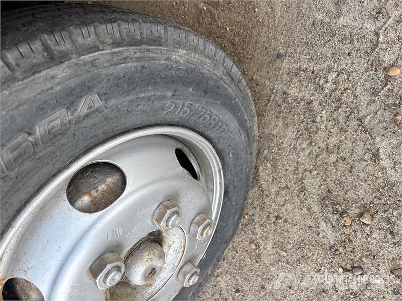 Hino FB1817 شاحنات ذات هيكل صندوقي