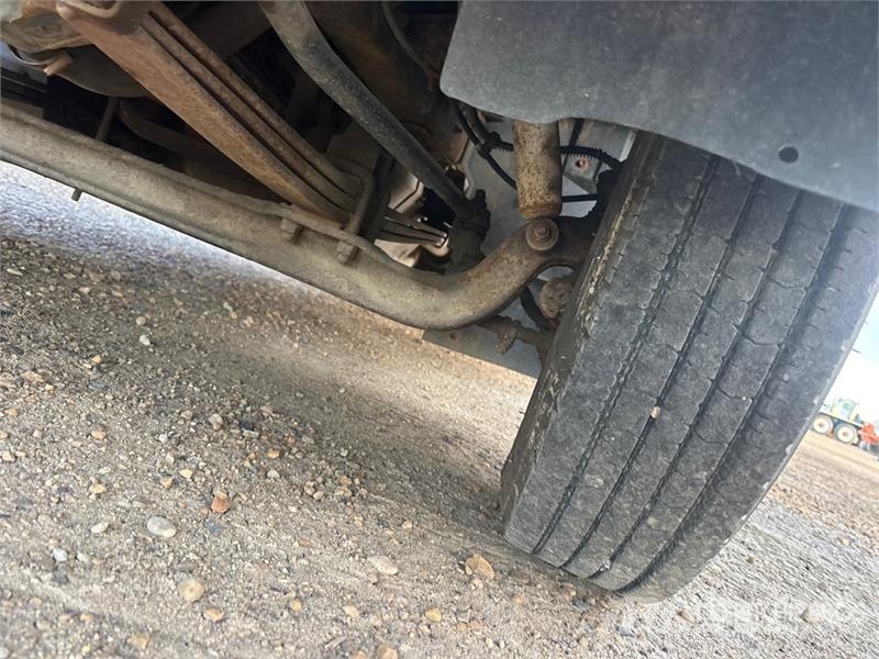 Hino FB1817 شاحنات ذات هيكل صندوقي