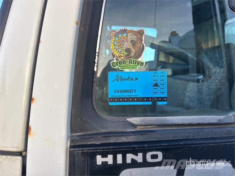 Hino FB1817 شاحنات ذات هيكل صندوقي