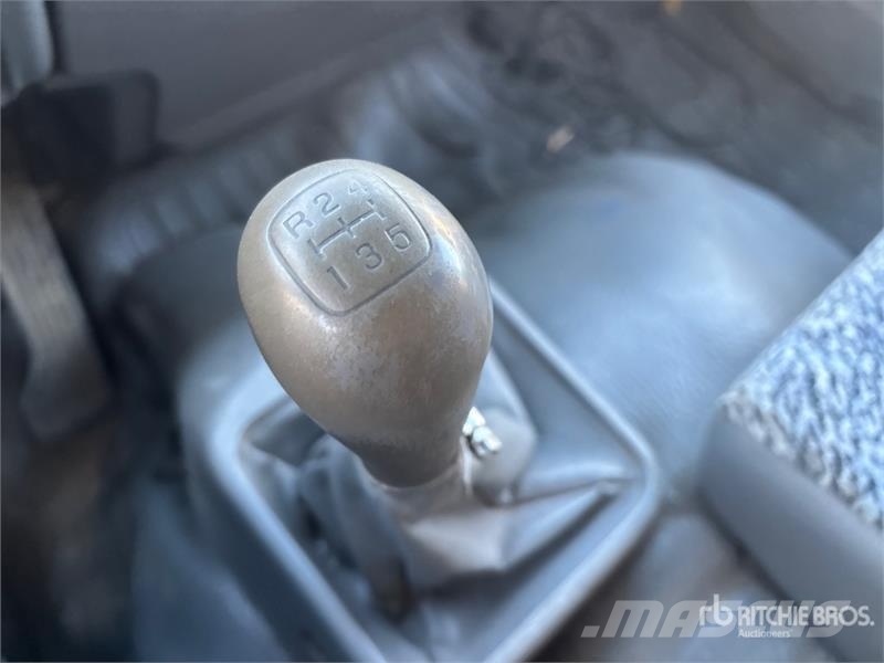 Hino FB1817 شاحنات ذات هيكل صندوقي