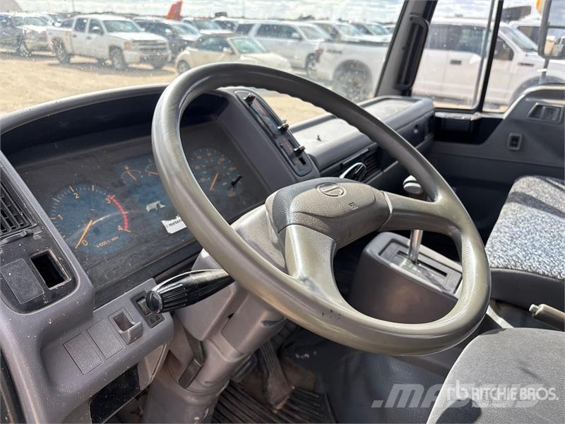 Hino FB1817 4x2 Flatbed Truck Kamioni sa otvorenim sandukom