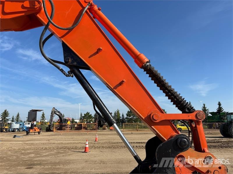 Hitachi ZX-200-LC Tracked Excavator Bageri gusjeničari
