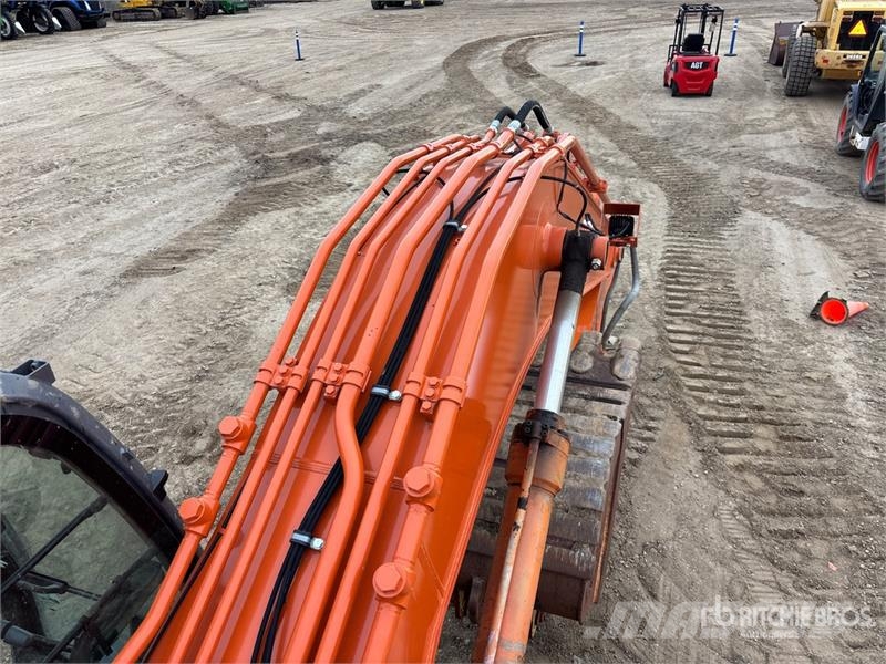 Hitachi ZX200LC-3 Tracked Excavator Crawler excavators