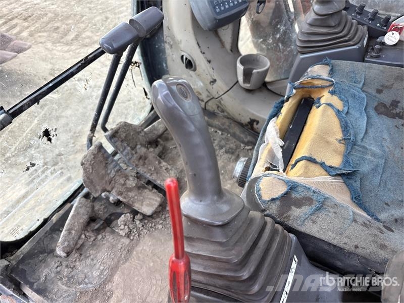 Hitachi ZX200LC-3 Tracked Excavator Crawler excavators