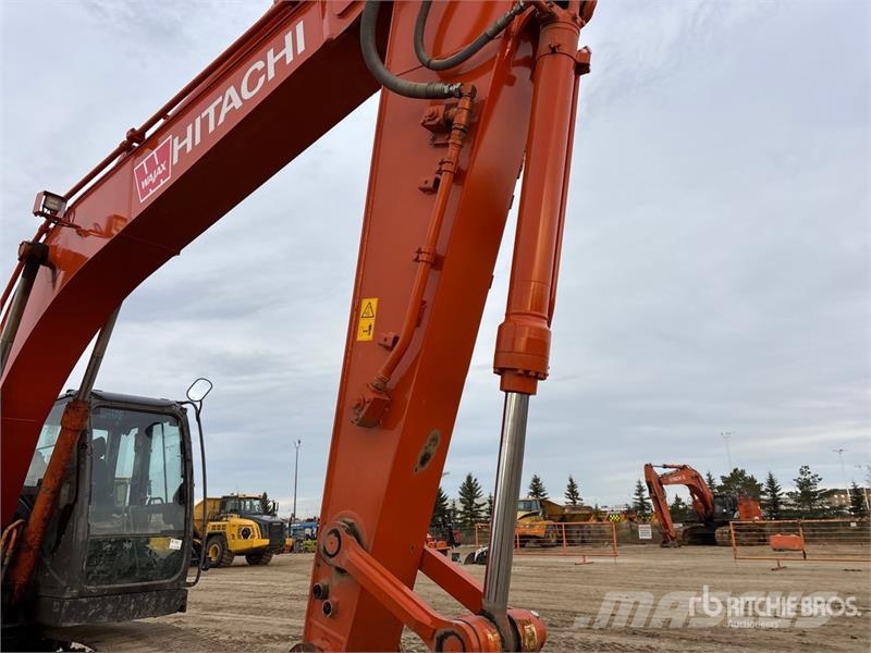 Hitachi ZX200LC-3 Tracked Excavator Crawler excavators