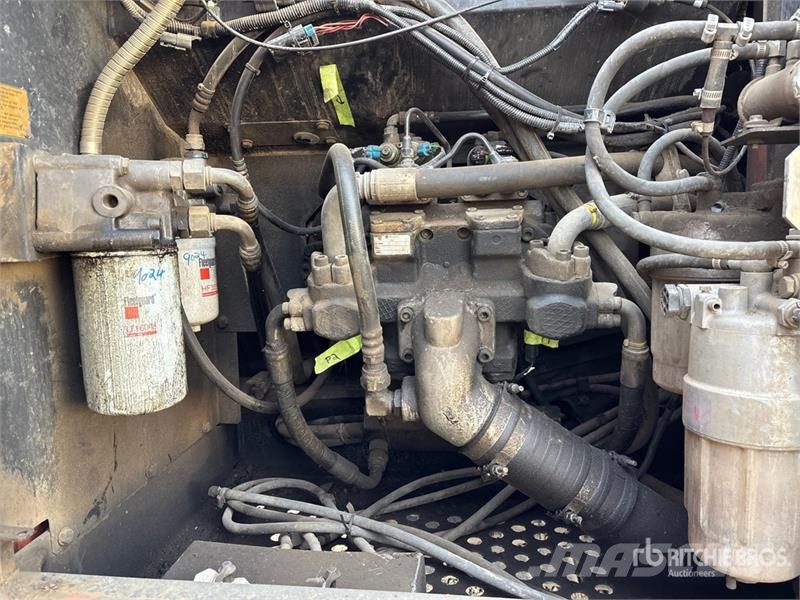 Hitachi ZX200LC-3 Tracked Excavator Crawler excavators