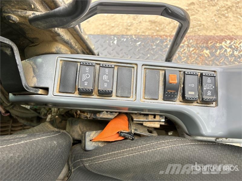 Hitachi ZX210LC-6 Tracked Excavator 履帶式 挖土機/掘鑿機/挖掘機