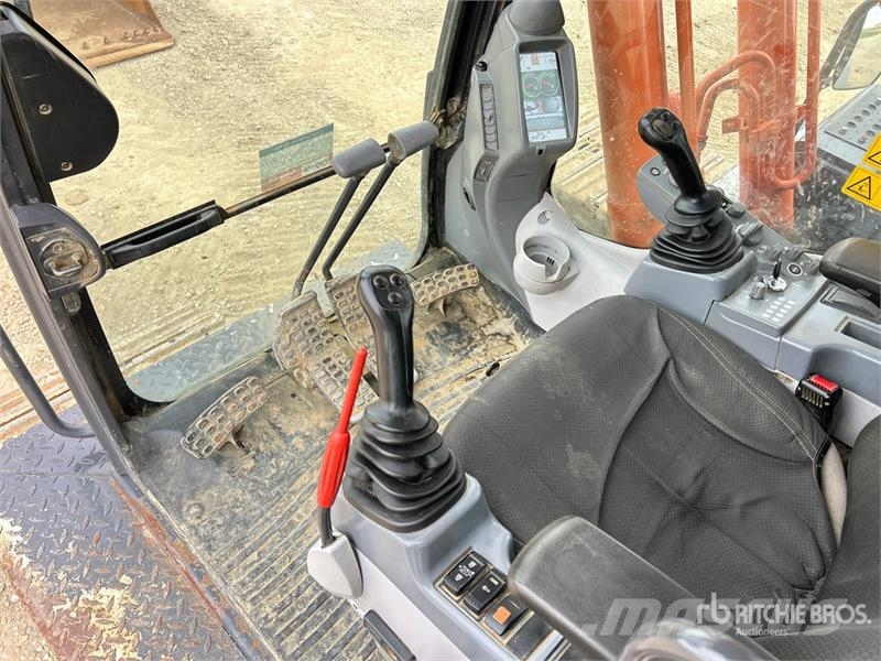 Hitachi ZX210LC-6 Tracked Excavator 履帶式 挖土機/掘鑿機/挖掘機