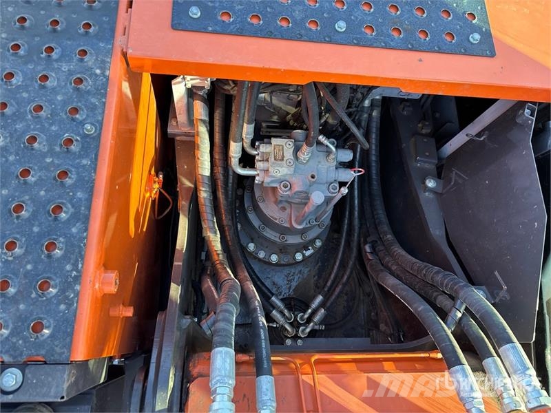 Hitachi ZX210LC-6 Tracked Excavator Bageri guseničari