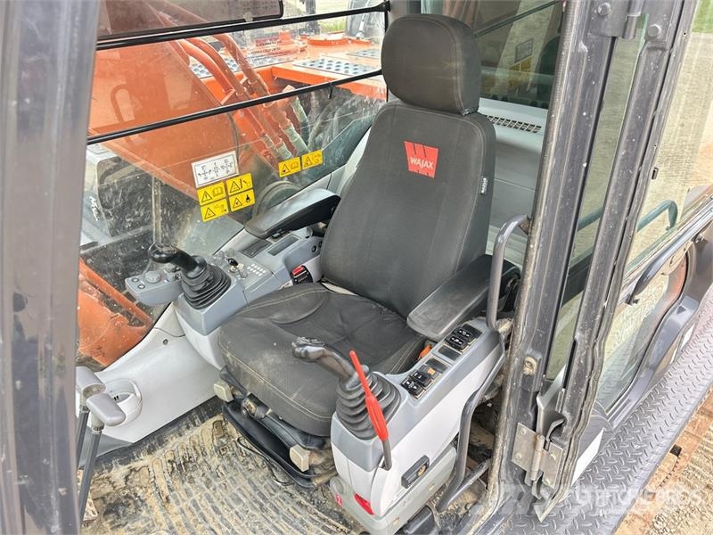 Hitachi ZX210LC-6 Tracked Excavator 履帶式 挖土機/掘鑿機/挖掘機