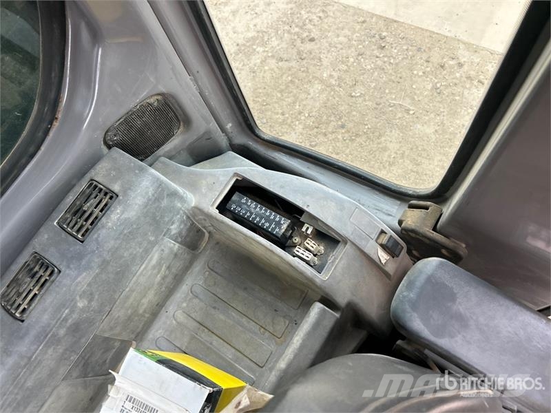 Hitachi ZX270 Koparki gąsienicowe