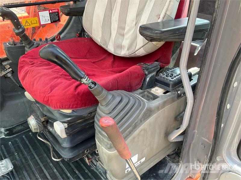 Hitachi ZX330LC Vikšriniai ekskavatoriai