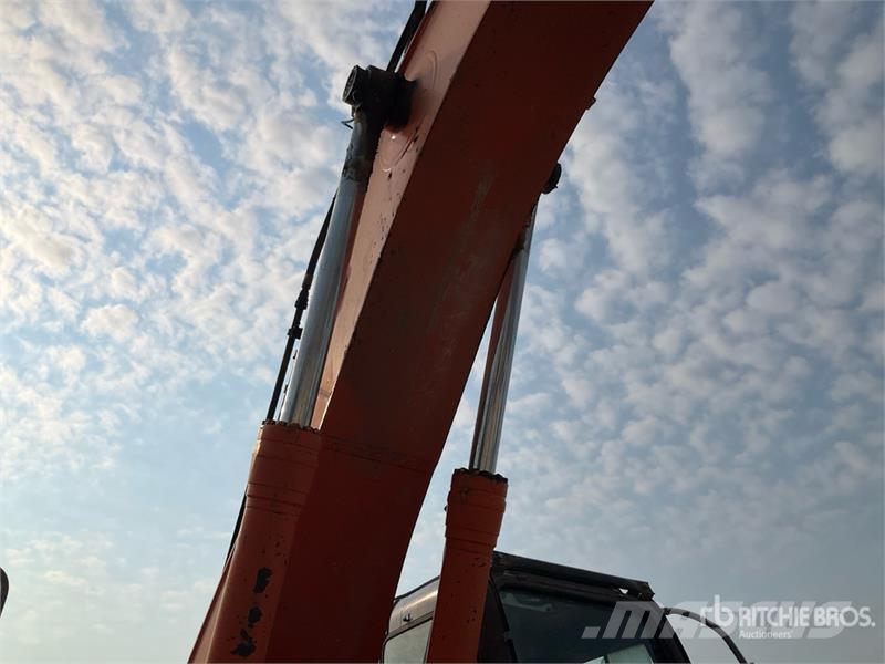 Hitachi ZX330LC Vikšriniai ekskavatoriai